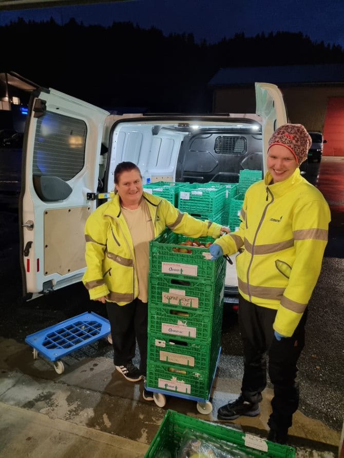 Frukt klargjøres til levering